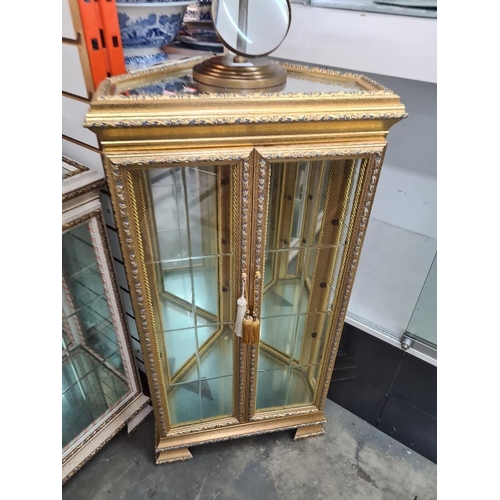 82 - Modern gilt corner display cabinet with mirrored decoration