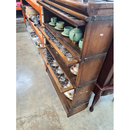 90 - Globe Wernicke Oak Three section bookcase with leaded glass doors