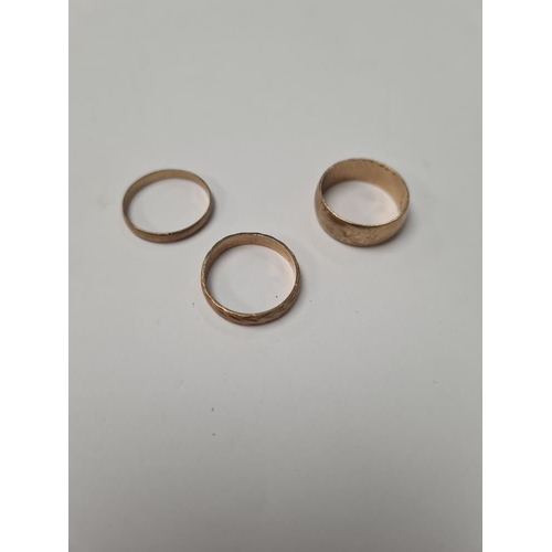 1013 - 9ct yellow gold wedding, size P/Q marked 375, and two other 9ct gold wedding bands, 7.4g approx