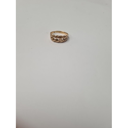 1023 - 18ct yellow gold keeper ring, AF, marked 18, Chester, size P, approx 3.5g