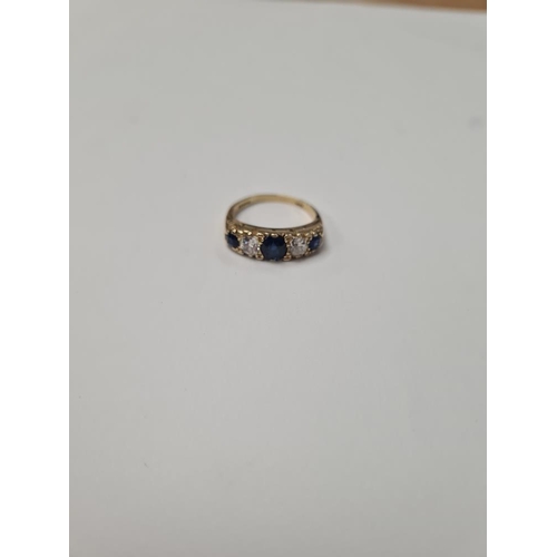 1042 - Pretty 18ct yellow gold sapphire and diamond ring, 3 sapphires and 2 brilliant round cut diamonds, m... 