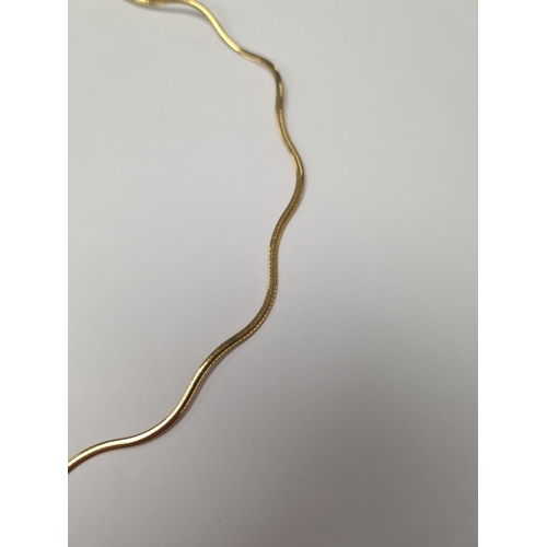 1051 - 9ct yellow gold necklace of waved form, attractive piece, marked 375, approx 5.7g