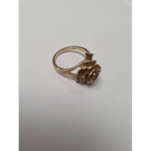 1054 - Pretty 9ct gold cocktail ring with raised rose head, marked 375, maker SJ, approx 6.4g