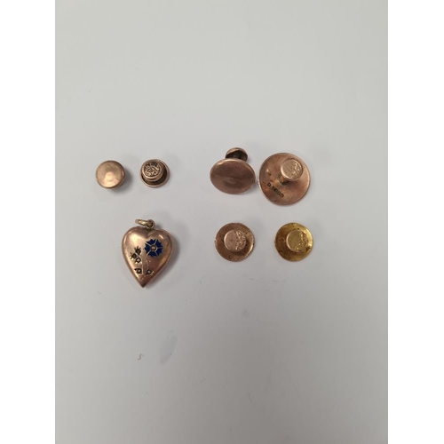 1067 - Selection of 9ct yellow gold dress studs, and a 9ct yellow gold heart shaped locket with enameled an... 