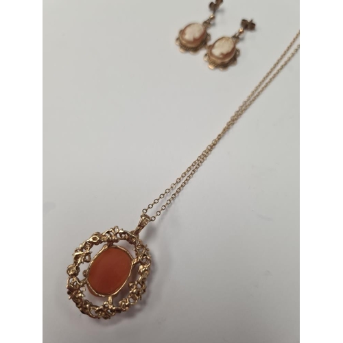 1080 - 9ct yellow gold fine neckchain hung with a 9ct gold mounted Cameo pendant, and a pair of 9ct Cameo d... 