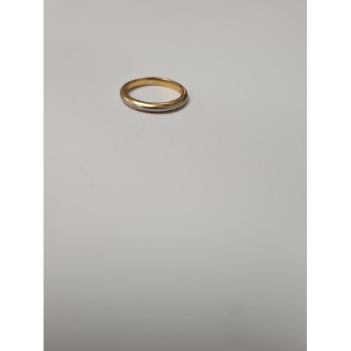 1082 - 22xt gold wedding band, size N, marked 22, approx 4.3g