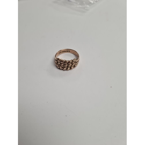 1092 - 9ct rose gold keeper ring, marked 375, size Q, London 5.85g