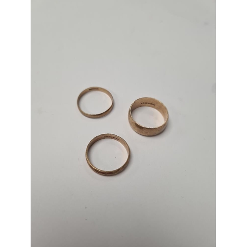 1013 - 9ct yellow gold wedding, size P/Q marked 375, and two other 9ct gold wedding bands, 7.4g approx