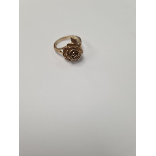 1054 - Pretty 9ct gold cocktail ring with raised rose head, marked 375, maker SJ, approx 6.4g