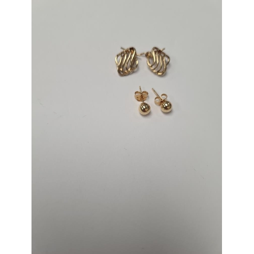 1061 - Pair of 9ct yellow gold stud earrings and a pair of 9ct gold clip on earrings, both marked 375, appr... 