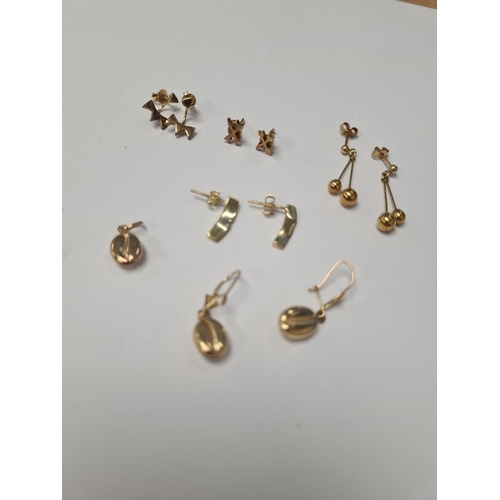 1065 - Six pairs of 9ct yellow gold earrings, and a 9ct gold pendant, 5.32g approx