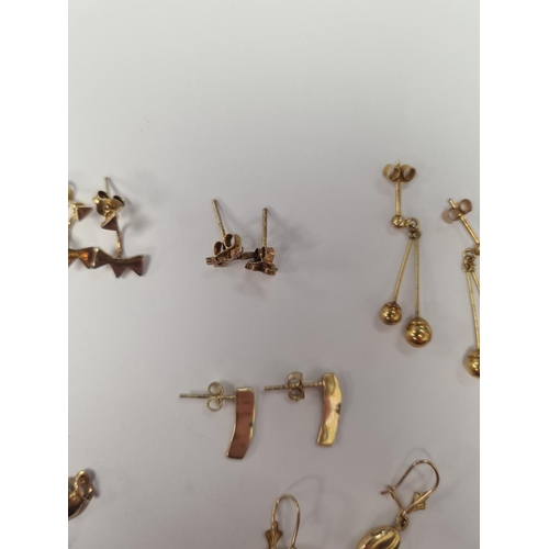 1065 - Six pairs of 9ct yellow gold earrings, and a 9ct gold pendant, 5.32g approx