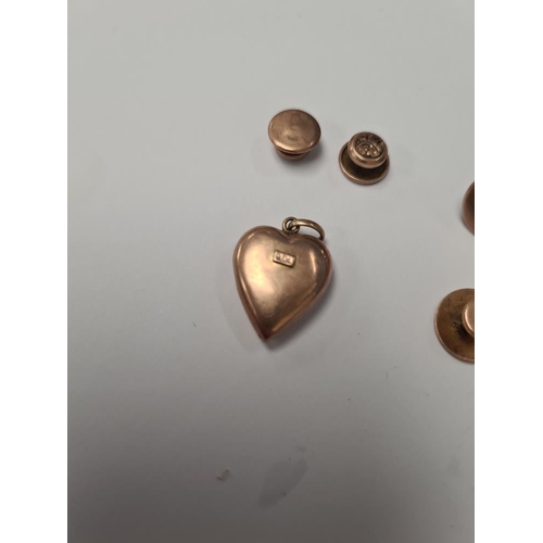 1067 - Selection of 9ct yellow gold dress studs, and a 9ct yellow gold heart shaped locket with enameled an... 