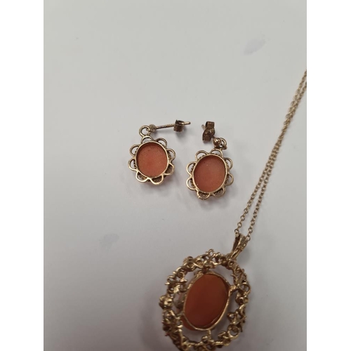 1080 - 9ct yellow gold fine neckchain hung with a 9ct gold mounted Cameo pendant, and a pair of 9ct Cameo d... 