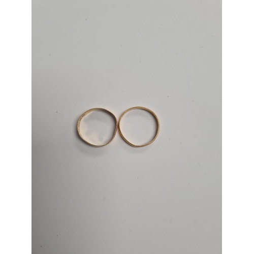 1083 - 2 22ct gold wedding bands, both marked 22, sizes o/p approx 3.33g