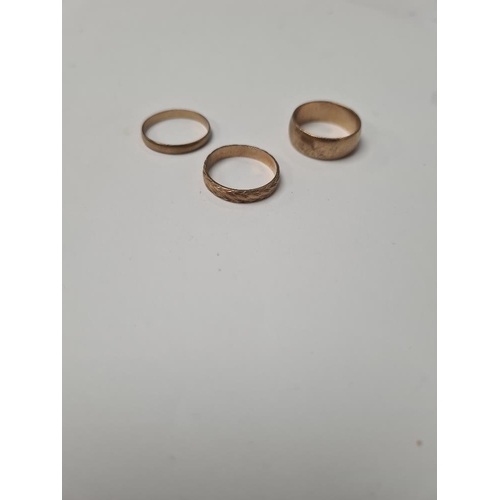 1013 - 9ct yellow gold wedding, size P/Q marked 375, and two other 9ct gold wedding bands, 7.4g approx