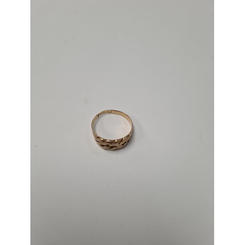 1023 - 18ct yellow gold keeper ring, AF, marked 18, Chester, size P, approx 3.5g