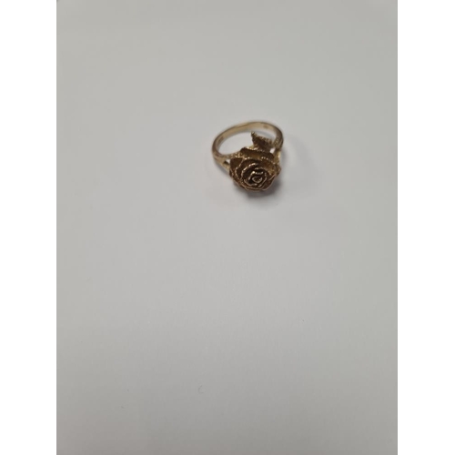 1054 - Pretty 9ct gold cocktail ring with raised rose head, marked 375, maker SJ, approx 6.4g