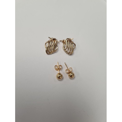 1061 - Pair of 9ct yellow gold stud earrings and a pair of 9ct gold clip on earrings, both marked 375, appr... 