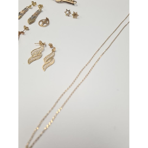 1070 - A selection of 9ct gold earrings and a 9ct gold bar brooch marked 9ct, fine 9ct gold chain, etc, app... 