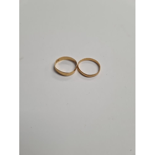 1083 - 2 22ct gold wedding bands, both marked 22, sizes o/p approx 3.33g