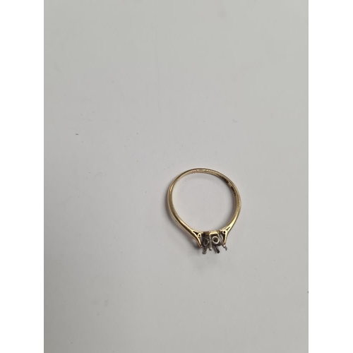 1084 - 18ct yellow gold ring, marked 18, AF, no stone, approx 1.83g