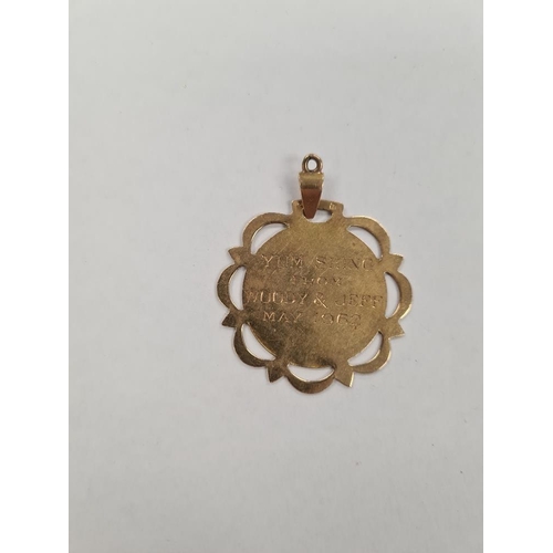 1130 - 21K yellow gold Islamic pendant 'Allah', with Arabic hallmark, 3cm diameter - Inscription to reverse... 