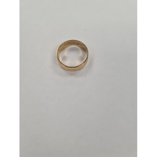 1141 - 18ct yellow gold wedding band, marked 18m size P, approx 5g