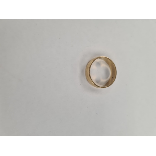 1141 - 18ct yellow gold wedding band, marked 18m size P, approx 5g