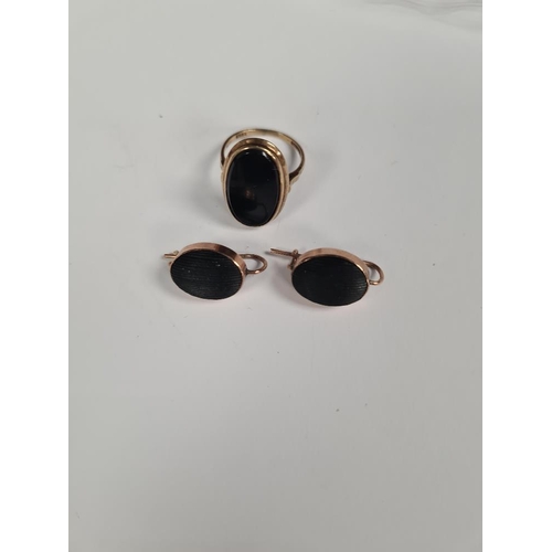 1169 - 9ct yellow gold ring with oval jet set panel, marked 375, size N and pair of similar earrings