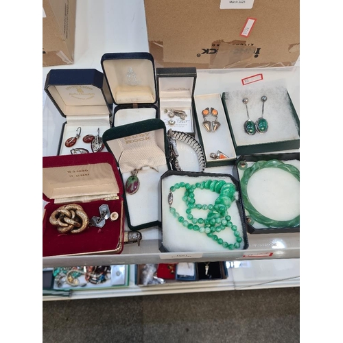 1201 - A tray of good quality costume jewellery to include malachite earrings, green hardstone necklace, am... 