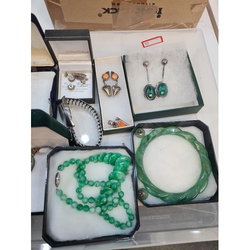 1201 - A tray of good quality costume jewellery to include malachite earrings, green hardstone necklace, am... 