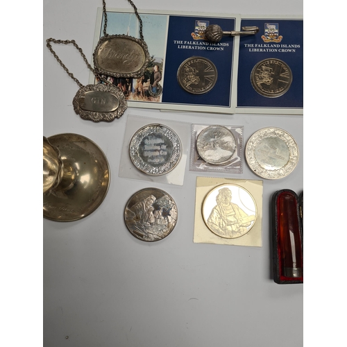 10 - A mixed lot comprising silver topped amber cheroot, decanter labels, coins including four silver exa... 
