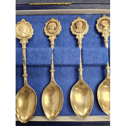 34 - John Pinches, The Roman Spoons. A set of twelve cased silver spoons, hallmarked London 1971. 8.82ozt... 
