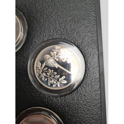 35 - John Pinches, Peter Scott's British Birds, Seven trays of five medals of birds, with the cards with ... 