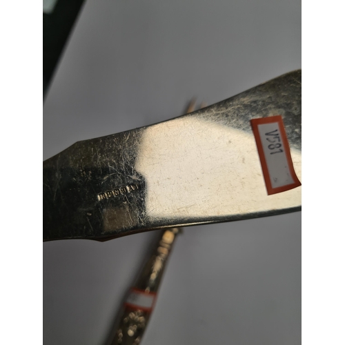 4 - Silver handled serving items by Viners Ltd., Sheffield 1931. Embossed foliate details. Condition Rep... 