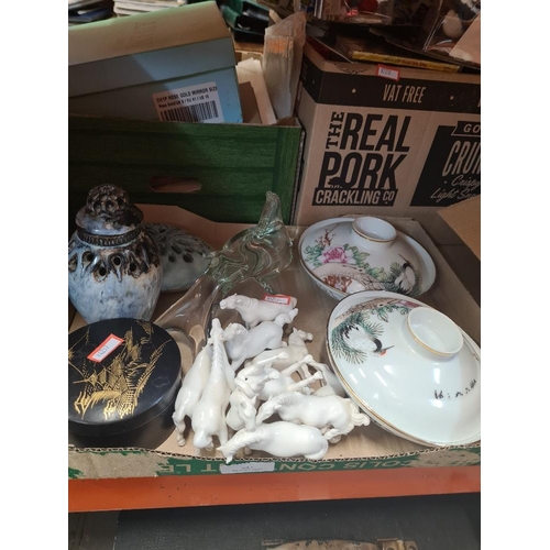 243 - Small tray of collectables including 2 modern Chinese dishes with covers
