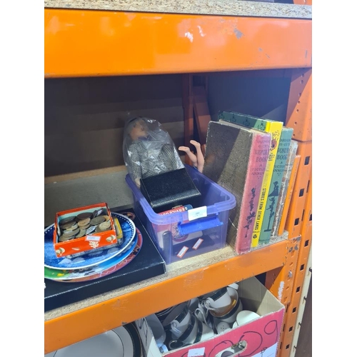 282 - Sundry lot including some coins