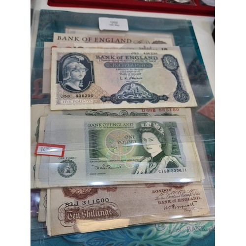 UK bank notes, face value approximately £140 to include run of 10 ...