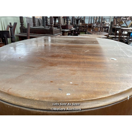 113 - OVAL EXTENDING DINING TABLE ON CARVED LEGS, WITH LEAVES, 58 X 45 X 30.5 INCHES / LOCATED AT VICTORIA... 