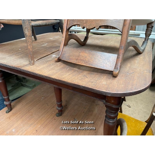 129 - EARLY 19TH CENTURY MAHOGANY SIX LEG EXTENDING DINING TABLE ON CASTORS, 52.5 X 45 X 28 INCHES / LOCAT... 