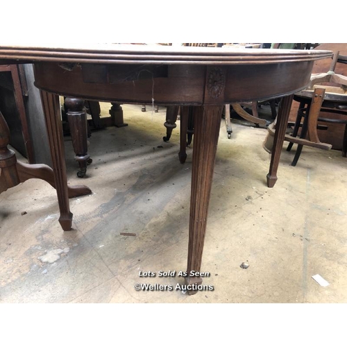 41 - MAHOGANY OVAL DINING TABLE, 66 X 39 X 30 INCHES / LOCATED AT VICTORIA ANTIQUES, WADEBRIDGE, PL27 7DD