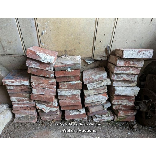 106 - Batch of 49 pavoirs or quarry tiles, thickness from 4-6cm.  Approx 18cm x 18cm.