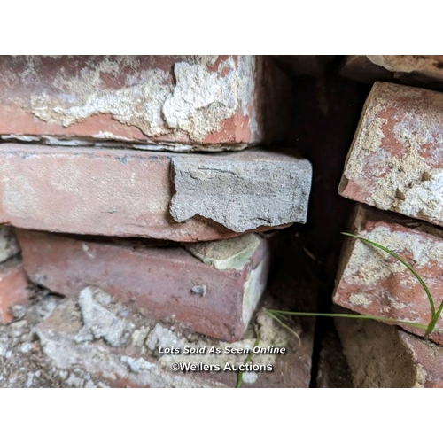 106 - Batch of 49 pavoirs or quarry tiles, thickness from 4-6cm.  Approx 18cm x 18cm.