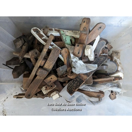 135 - Box of assorted wooden thumb latch door furniture