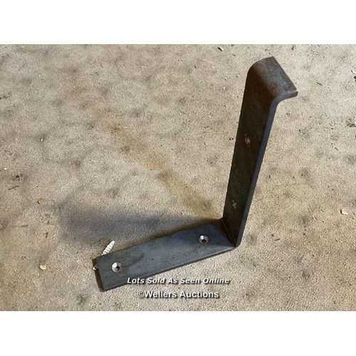 136 - 50 steel shelf supports for scaffold boards and the like. 23cm x 15.5cm x 4cm.