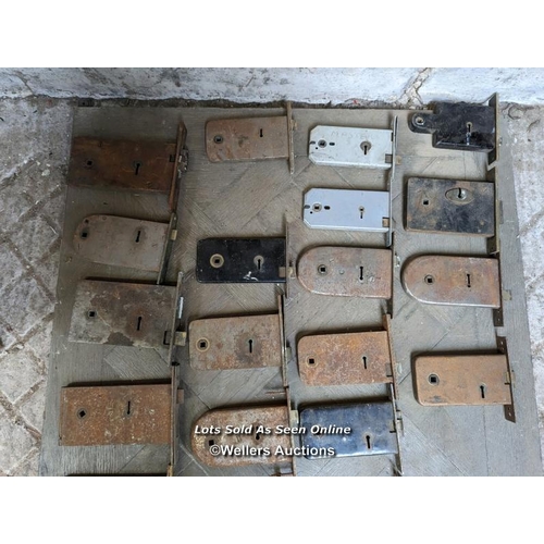 139 - Box of 20 reclaimed internal mortice locks