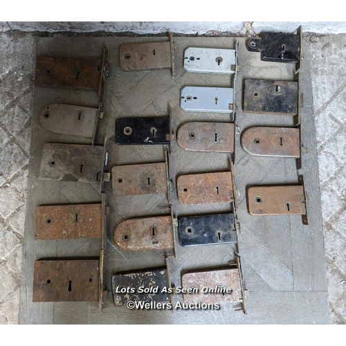 139 - Box of 20 reclaimed internal mortice locks