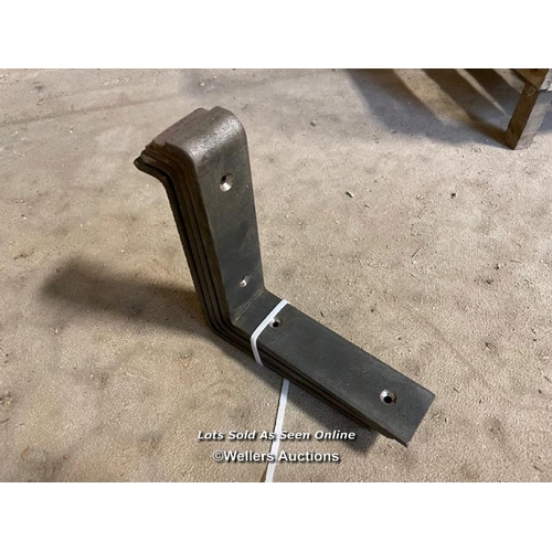 157 - 25 metal shelf brackets. 23cm x 15.5cm x 4cm for scaffold boards or other shelving