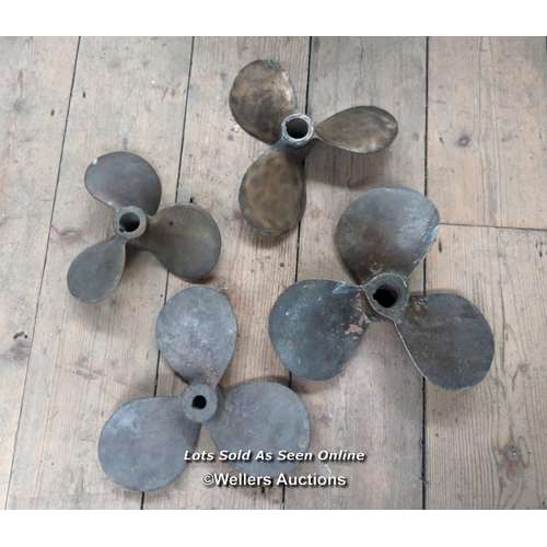 22 - 4 bronze ships propellers. Bore 3cm x 25cm. Bore 2.5cm x 27.7 cm. Bore 1.5cm x 26cm. Bore 2.5xm x 21... 